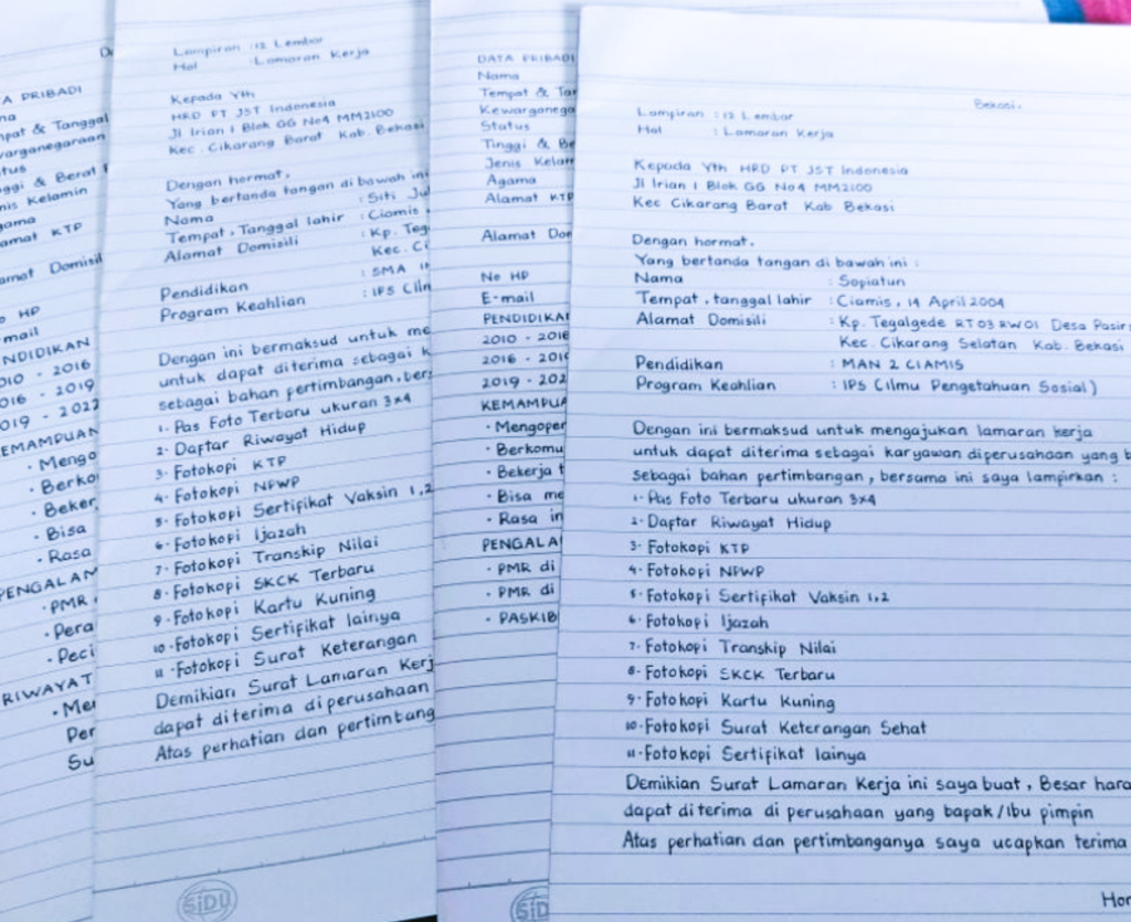 Contoh Daftar Riwayat Hidup (CV) Contoh Daftar Riwayat Hidup (CV)