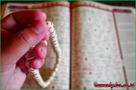 Urutan Bacaan Dzikir Setelah Shalat Witir Arab, Latin dan Artinya Lengkap Urutan Bacaan Dzikir Setelah Shalat Witir Arab, Latin dan Artinya Lengkap