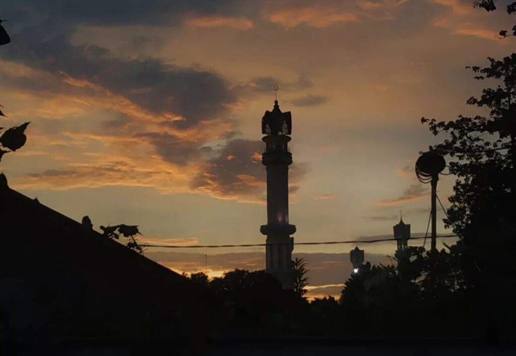 Kapan Waktu Sholat Maghrib yang Tepat