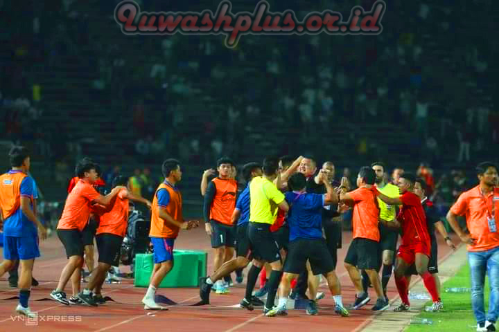 Rusuh Official Indonesia dengan Official Thailand Terimah Kartu Merah Rusuh Official Indonesia dengan Official Thailand Terimah Kartu Merah