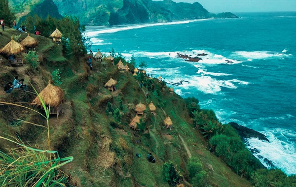 Ragam Spot Wisata di Pantai Menganti Ragam Spot Wisata di Pantai Menganti