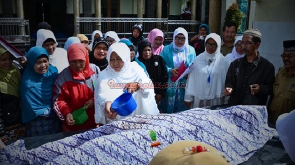 Adab Memandikan Jenazah dalam Islam Adab Memandikan Jenazah dalam Islam