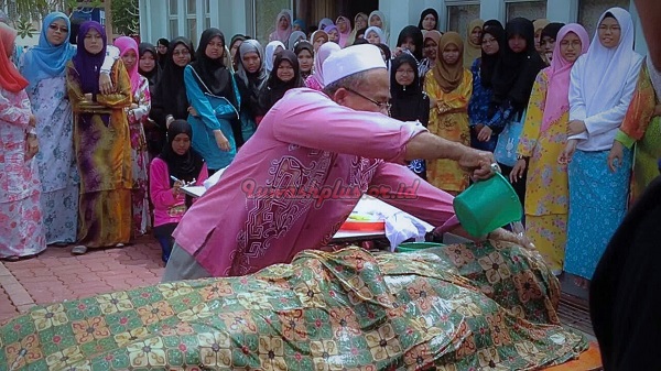 Syarat Memandikan Jenazah dalam Islam