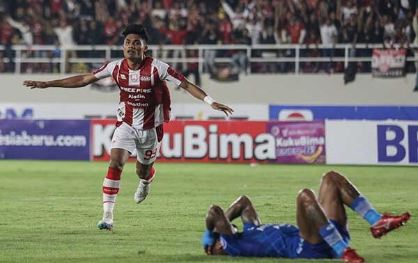 Jalannya Pertandingan Persis vs Persib